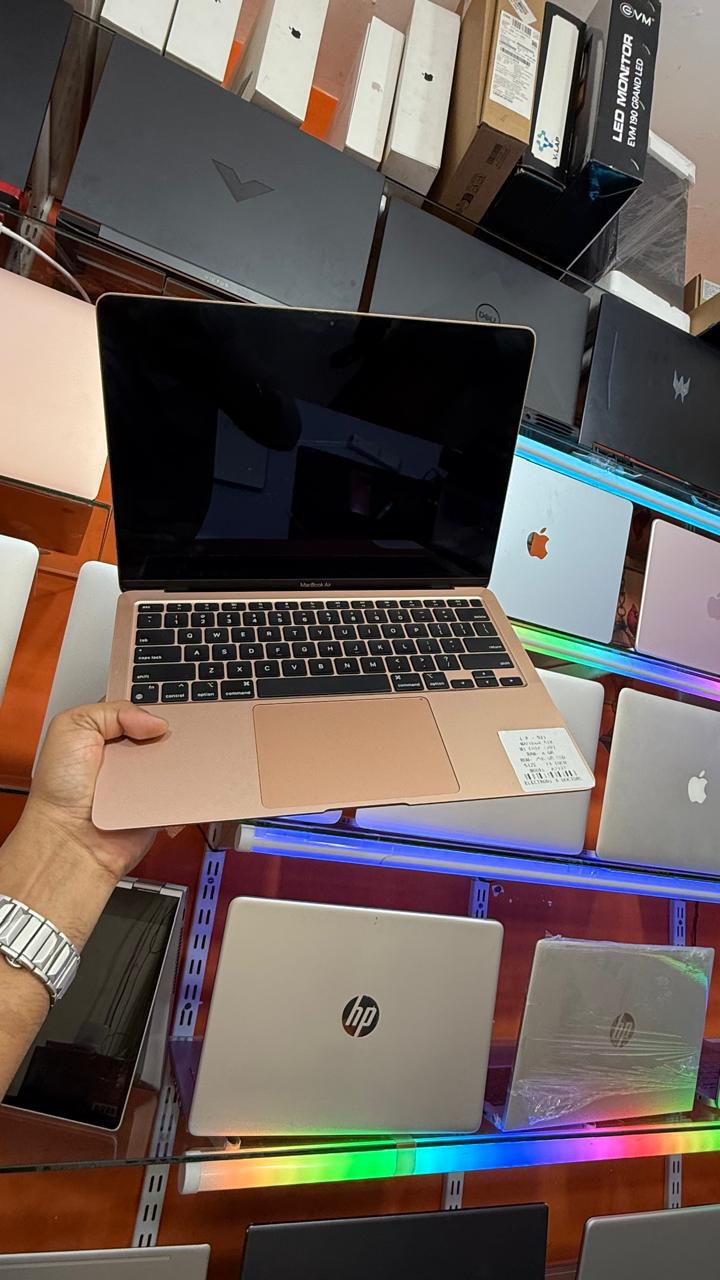MACBOOK AIR M1